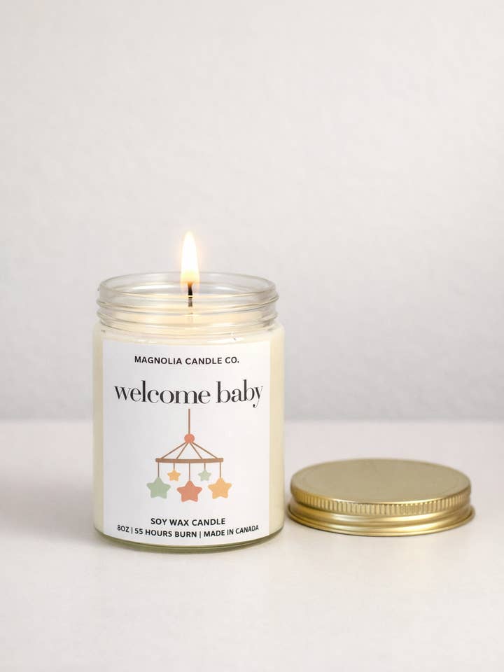 Willkommen Baby - Feierkerze 8oz | Ungiftig für den Großhandel von Magnolia Candle Company