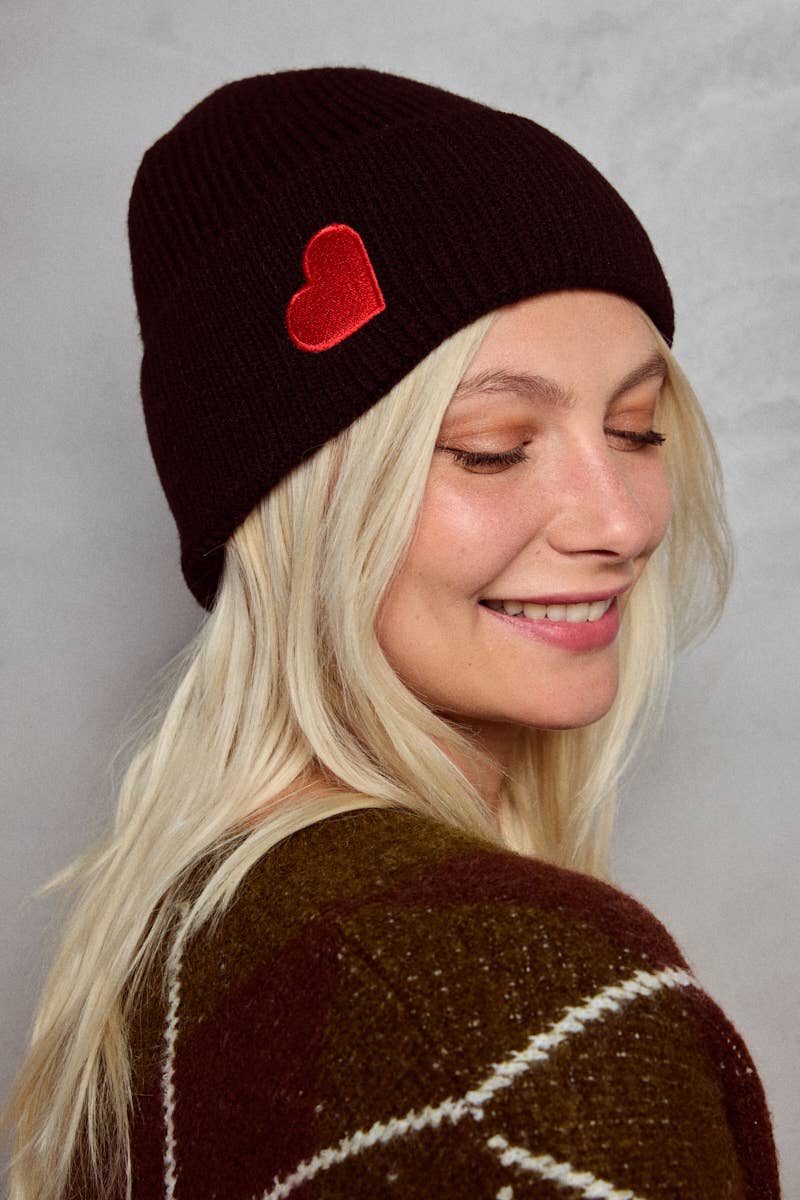 BYREN | ÉLINE L'ATELIER – Großhandel Beanie – Damen – Einfarbige Mütze mit rotem Herz MJ221SD6