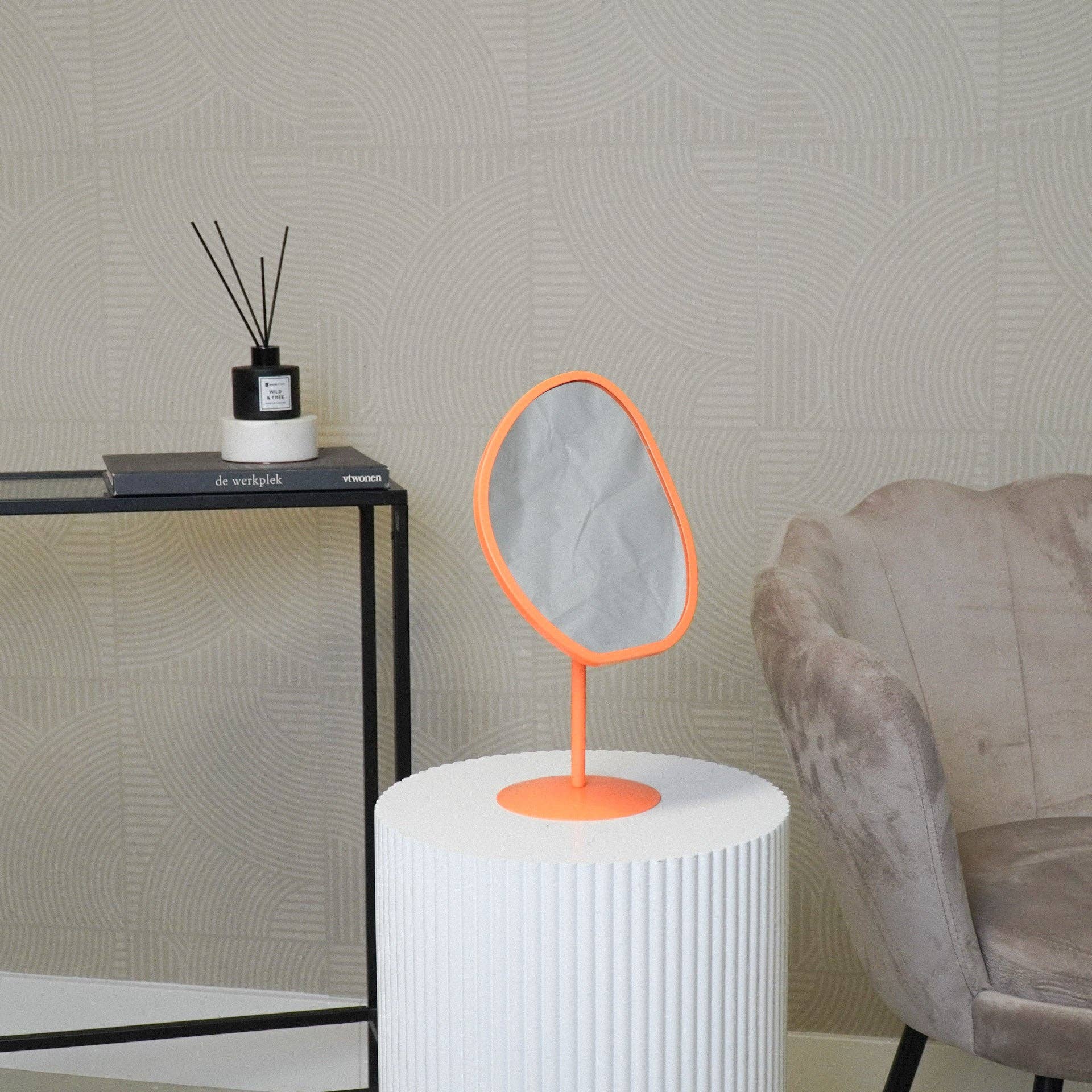 Housevitamin bv – Großhandel Schminkspiegel – Spiegel aus Metall in Neonorange – 16,5 x 12 x 31,5 cm2