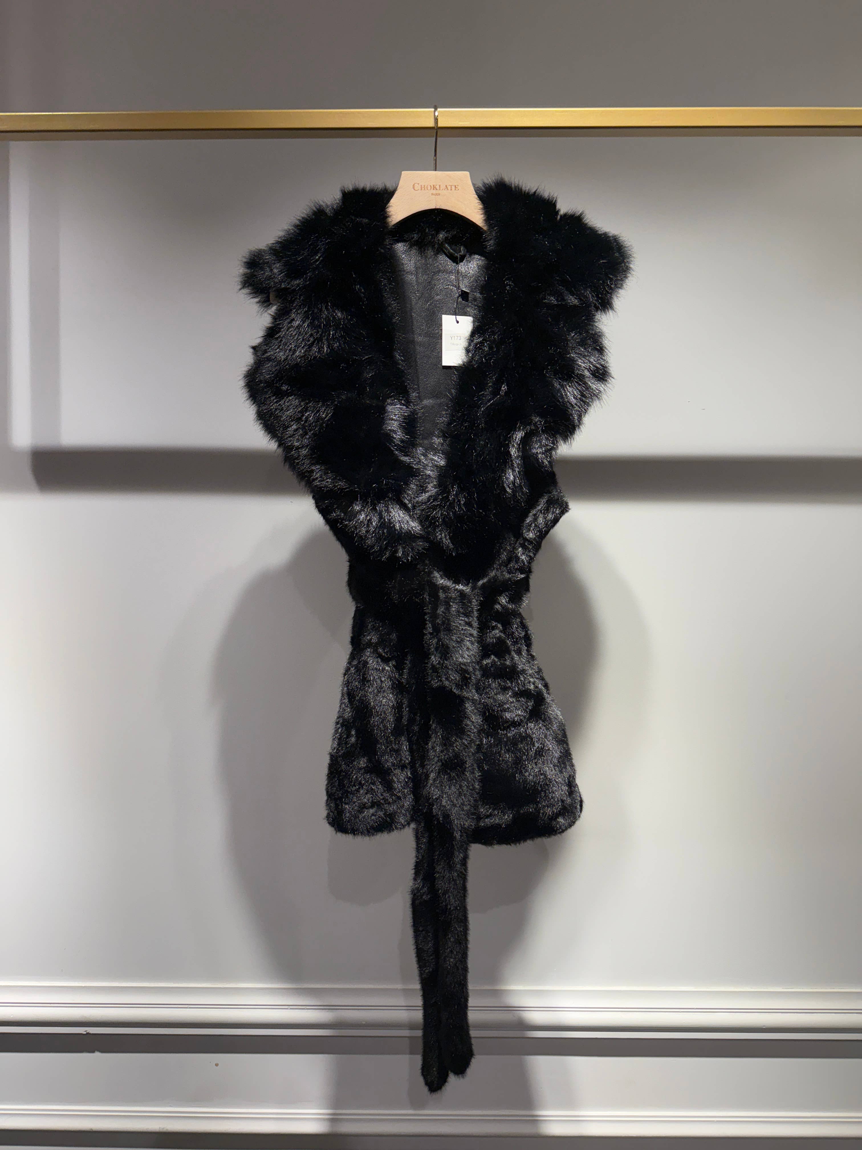 CHOKLATE PARIS - Wholesale Fur/Faux Fur Coat - Women's - Sleeveless faux fur lapel collar jacket - Y173B2