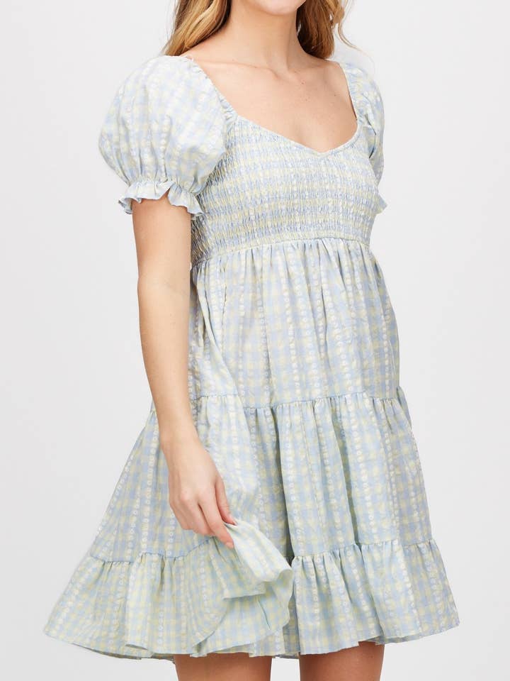 Robe courte à étages à smocks et imprimé vichy pour la vente par Before You Collection