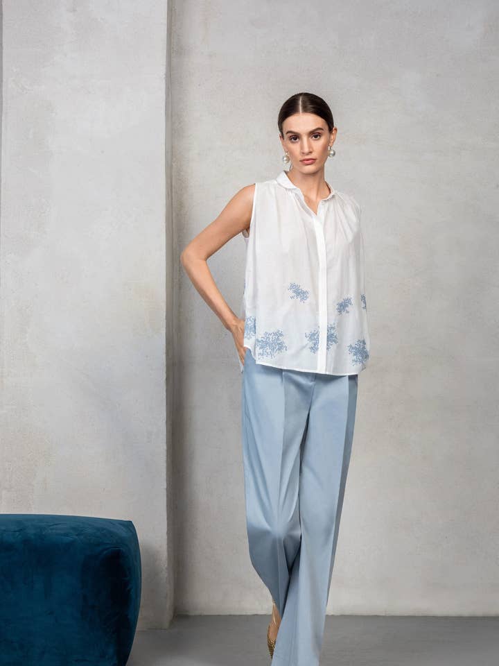 Blusa smanicata ricamata per la vendita all'ingrosso da parte di Spoon