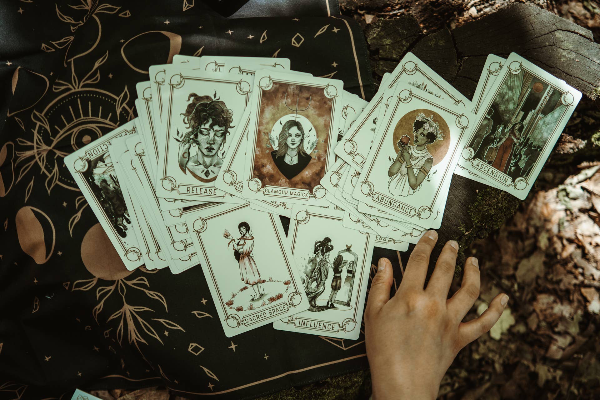 Magick and Mediums - Wholesale Tarot Cards - The Magick and Mediums Oracle5