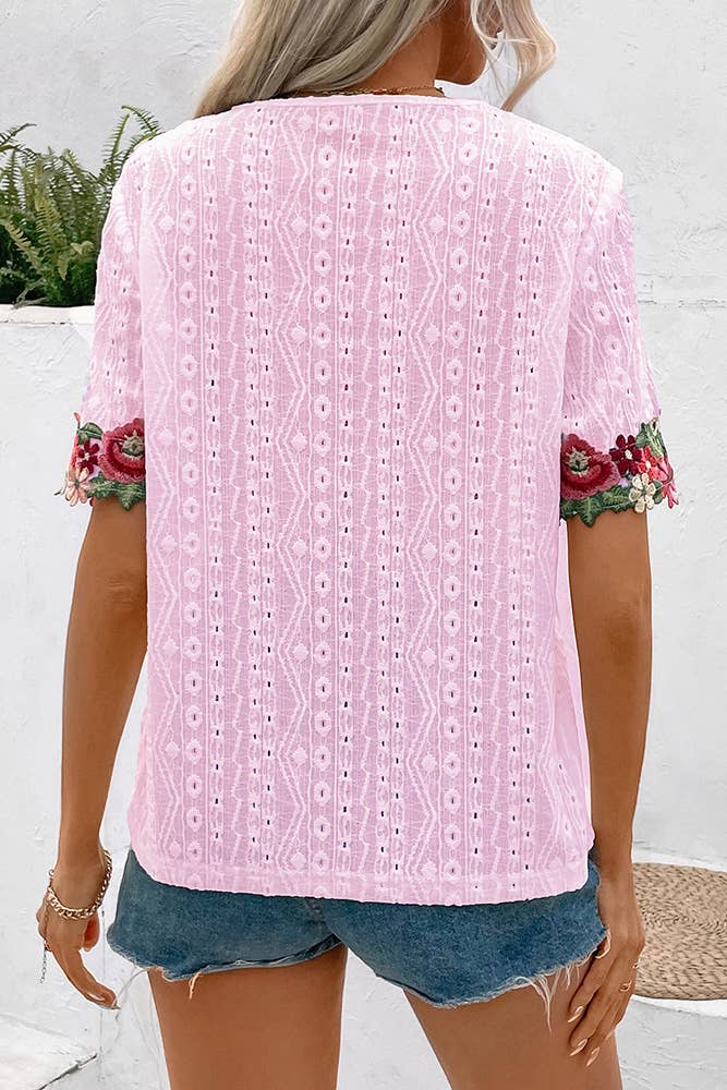 UNISHE - Wholesale Blouse - Women's - Plain Eyelet V Neck Embroidery Lace Blouse YBL0788