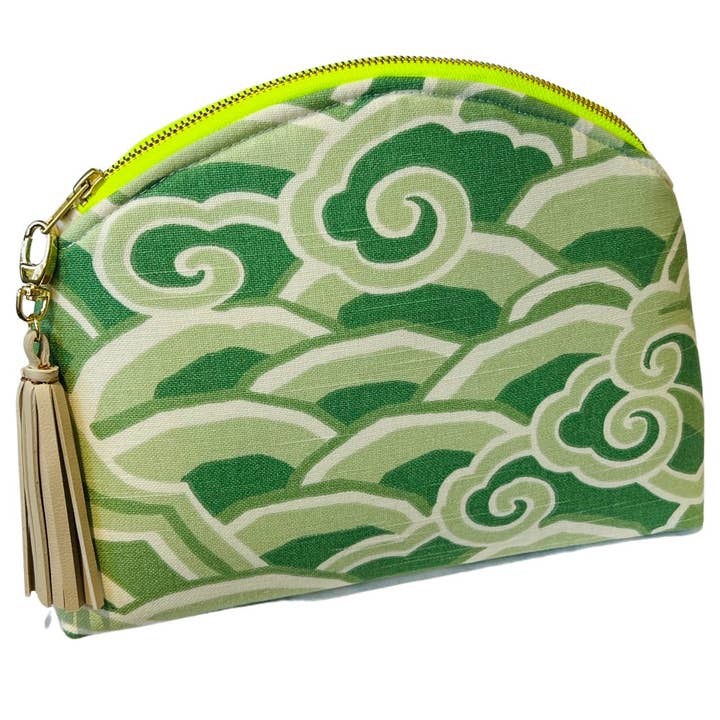 Green Wave Performance Pouch for wholesale by KEE Concept