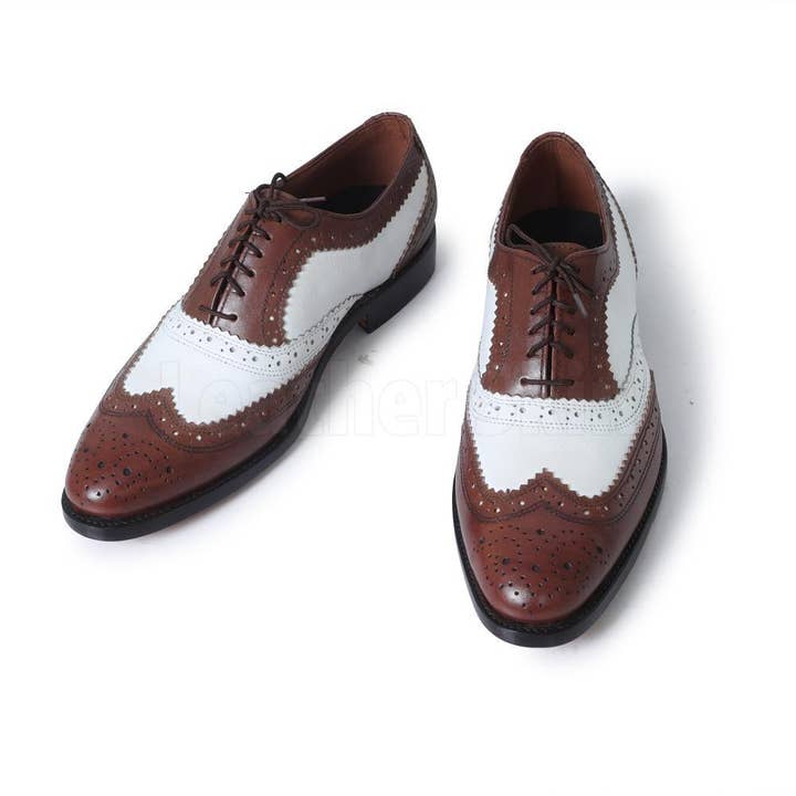 Zapatos de hombre de cuero genuino marrón y blanco bicolor tipo Oxford Brogue con puntera de ala para venta al por mayor de Leather Skin Shop