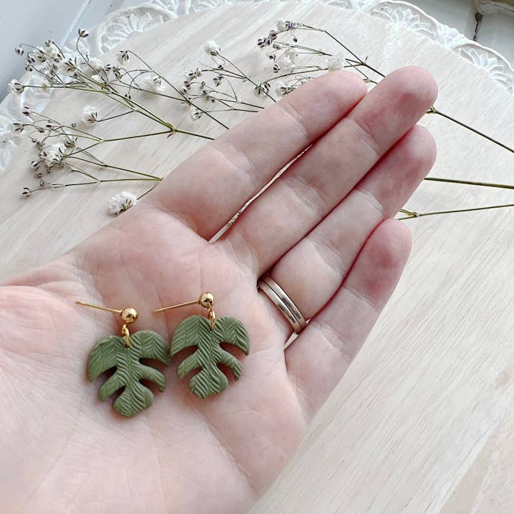 Courage & Calling - Wholesale Dangle Earrings - Monstera Leaf Dangles2