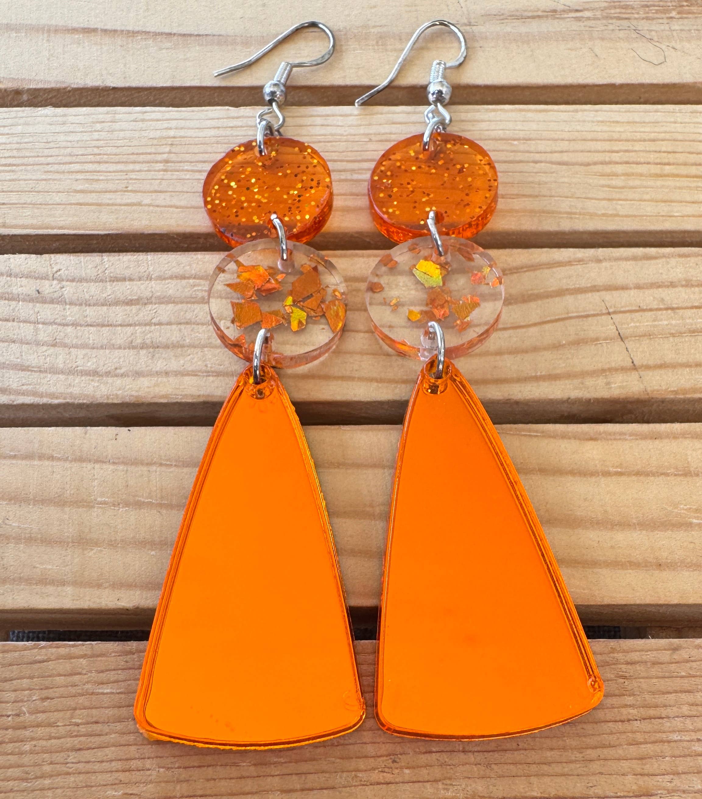 Truly Olive – Brincos de argola por atacado – Brincos de Queda com Confetti de Acrílico Laranja2