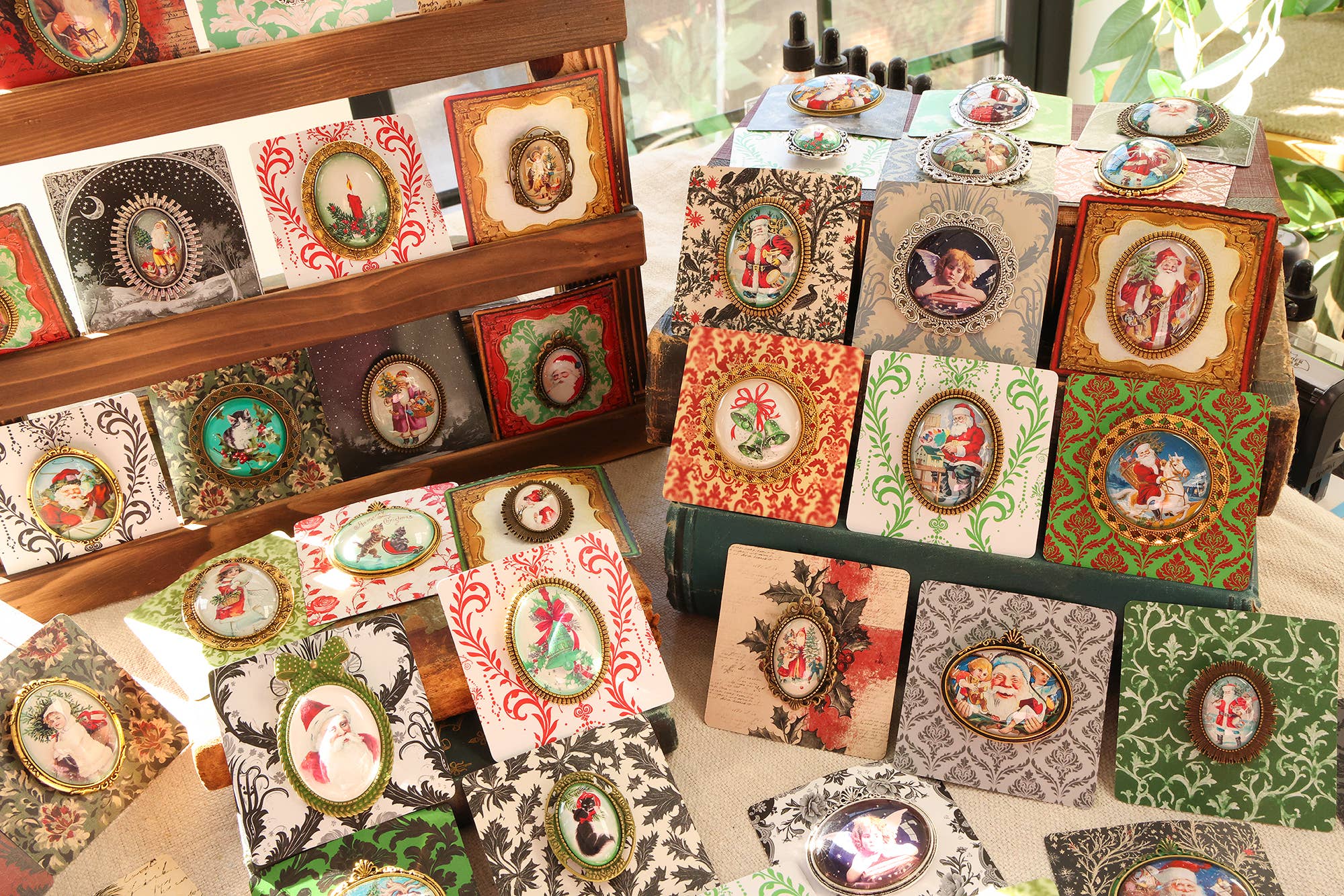 Asunder Bazaar - Wholesale Brooch - 20pc Vintage Christmas Brooches on Cards 22