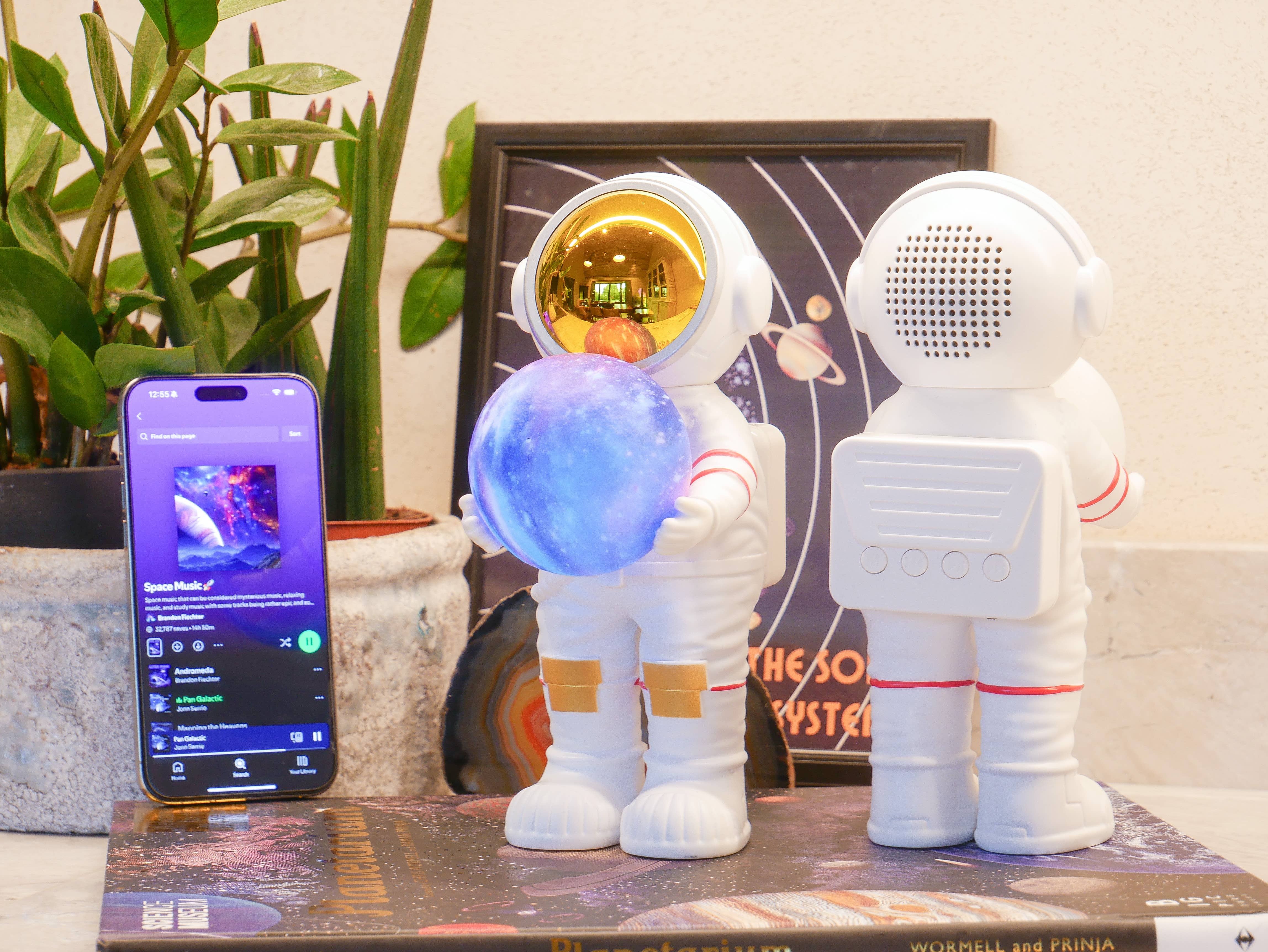 Steepletone UK Ltd - Wholesale Speakers - Space Sound - Astronauate Bluetooth Speaker and Mood Light14