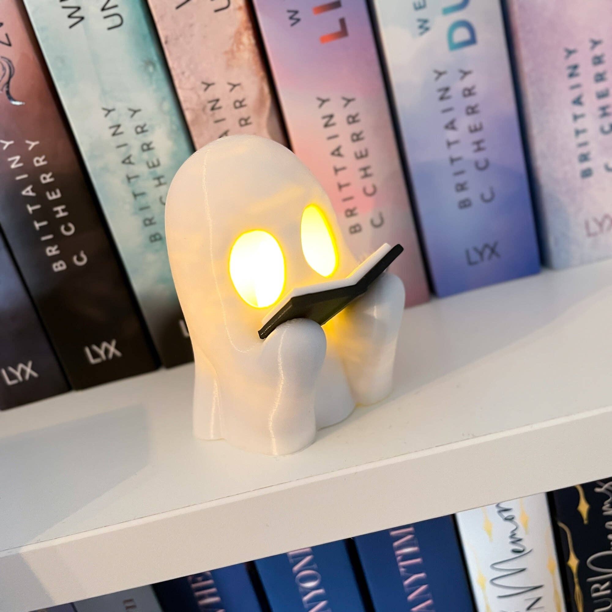 Der Krämer Factory - Wholesale Decorative Figurine - LED Ghost with Book | Reading Ghost | Suitable for LED Tealight2