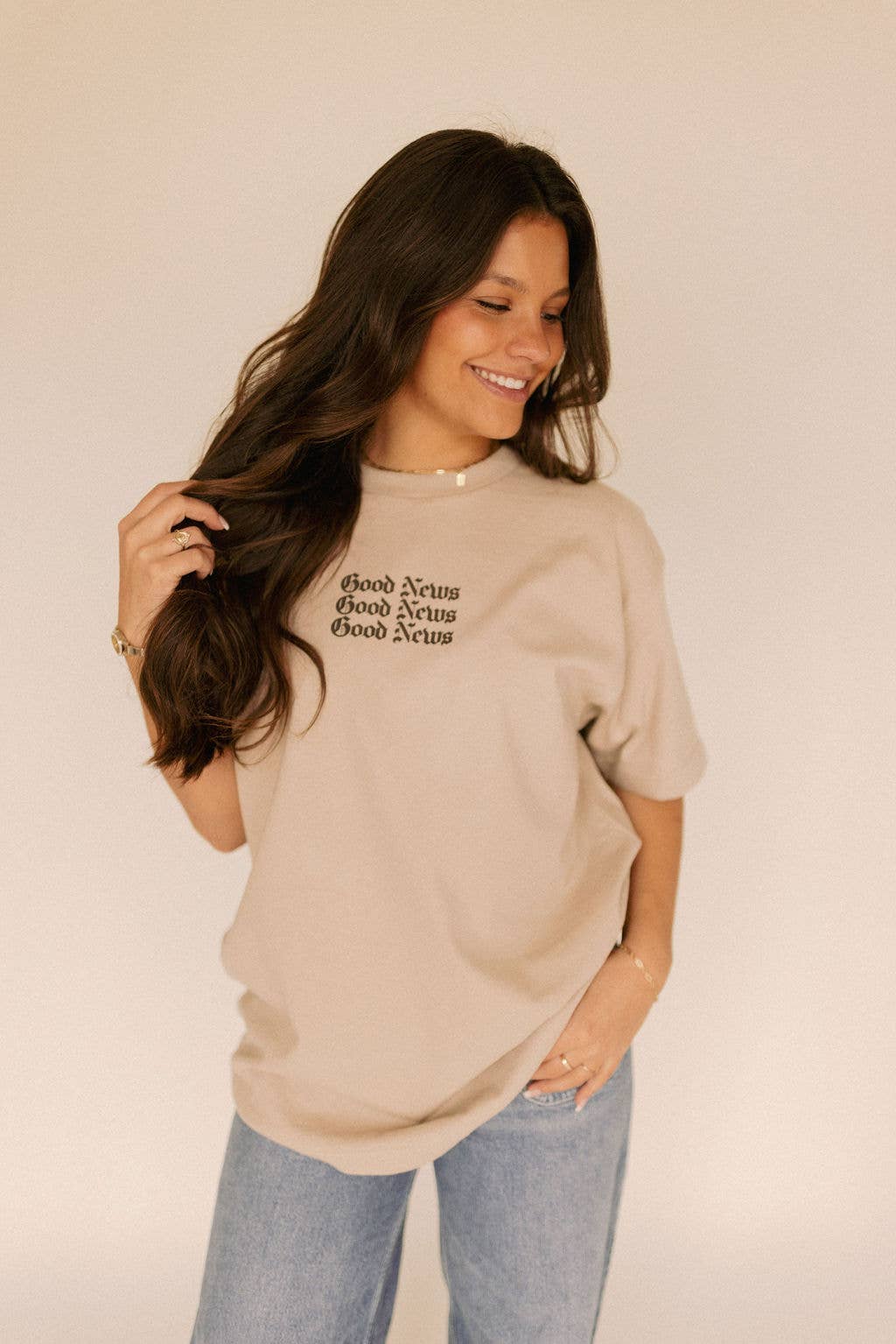 Whitney | Chaudoin Creations – Engroshandel T-shirt med print - Dame – Den gode nyhed påskegrafik4