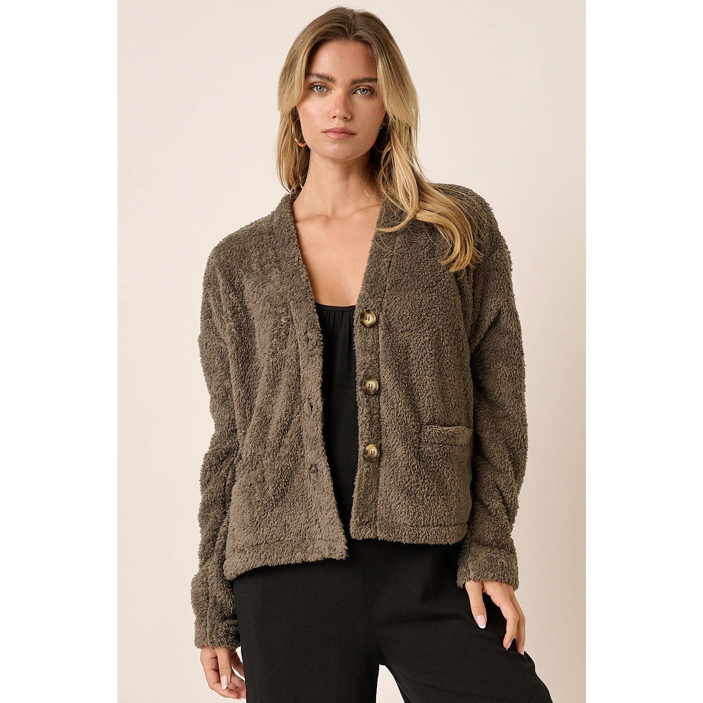 mittoshop – Großhandel Strickjacke – Damen – CARDIGAN AUS PELZ MIT KNOPFLEISTE2
