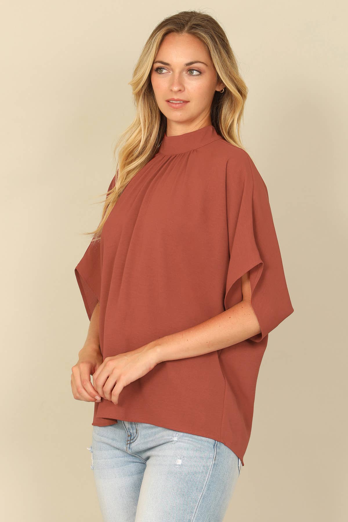 You & Me – Großhandel Bluse – Damen – YMT20083V-SOLID RÜCKENBAND DOLMAN-ÄRMEL HOCHHALS-TOP28