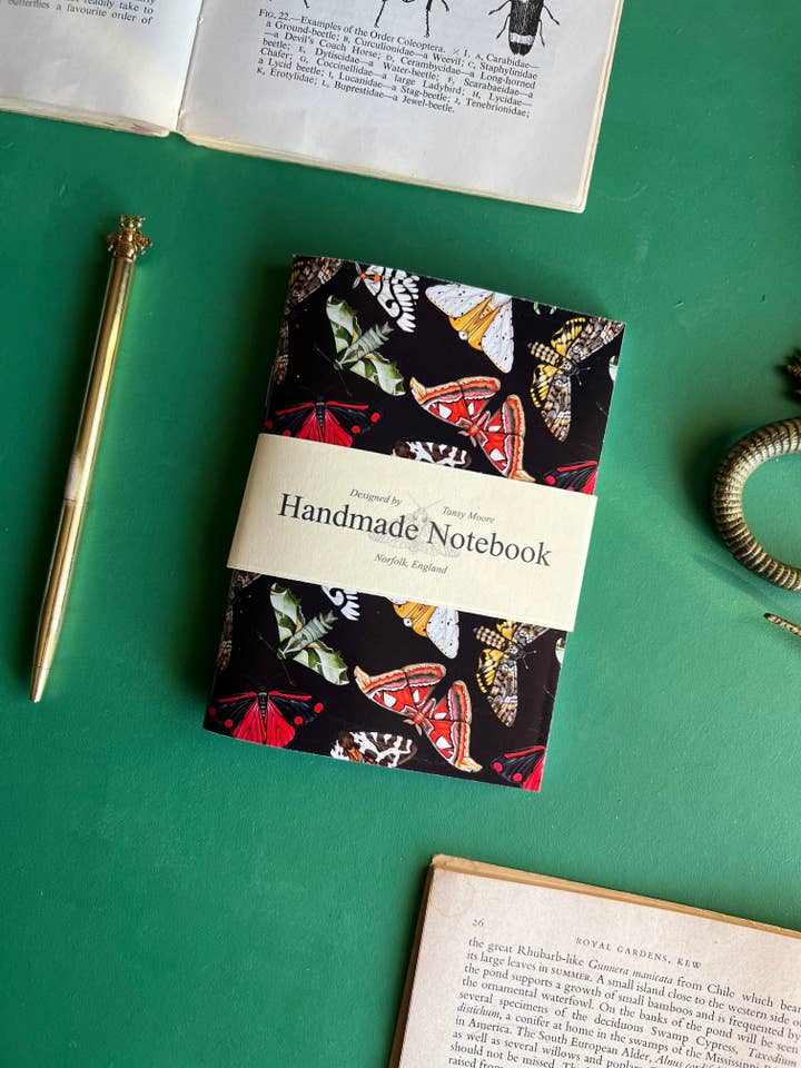 Carnet de Poche Moths pour la vente par Tansy Moore
