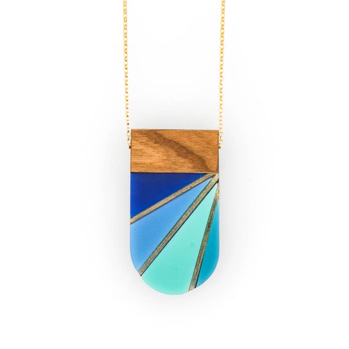 Bird of Virtue - Wholesale Pendant/Charm Necklace - Solvej Necklace · Oval Radiating Color-block Necklace
