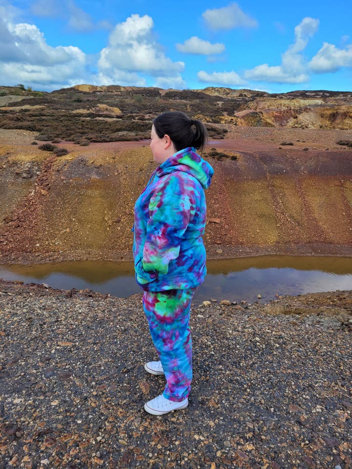 VeEco Gifts – wholesale Tracksuit – Men′s – Boho Tie Dye Tracksuit for Adults - Vibrant Multi-Coloured