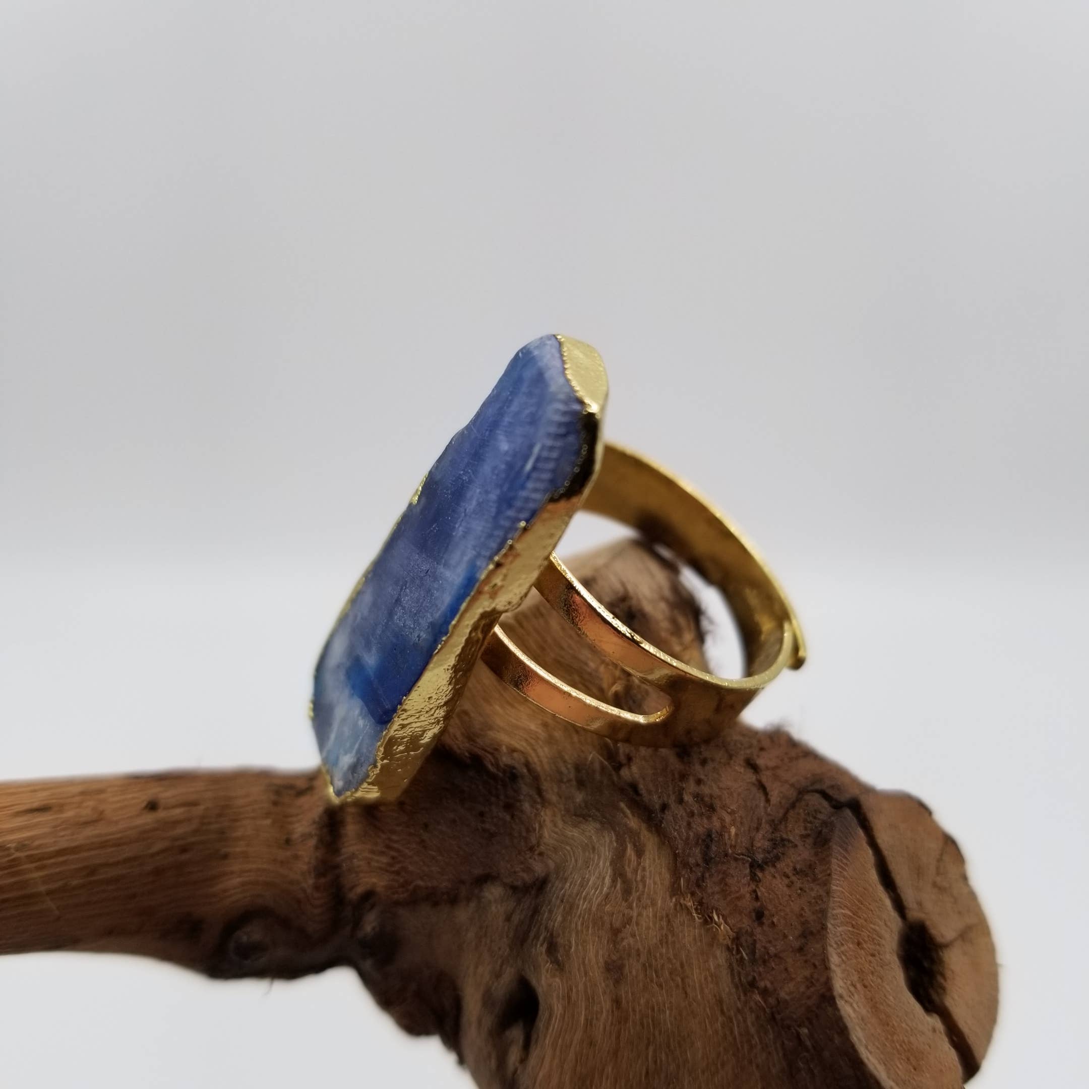 CHAKRA JEWELRY - Wholesale Cocktail/Statement Ring - Natural Blue Crystal Ring