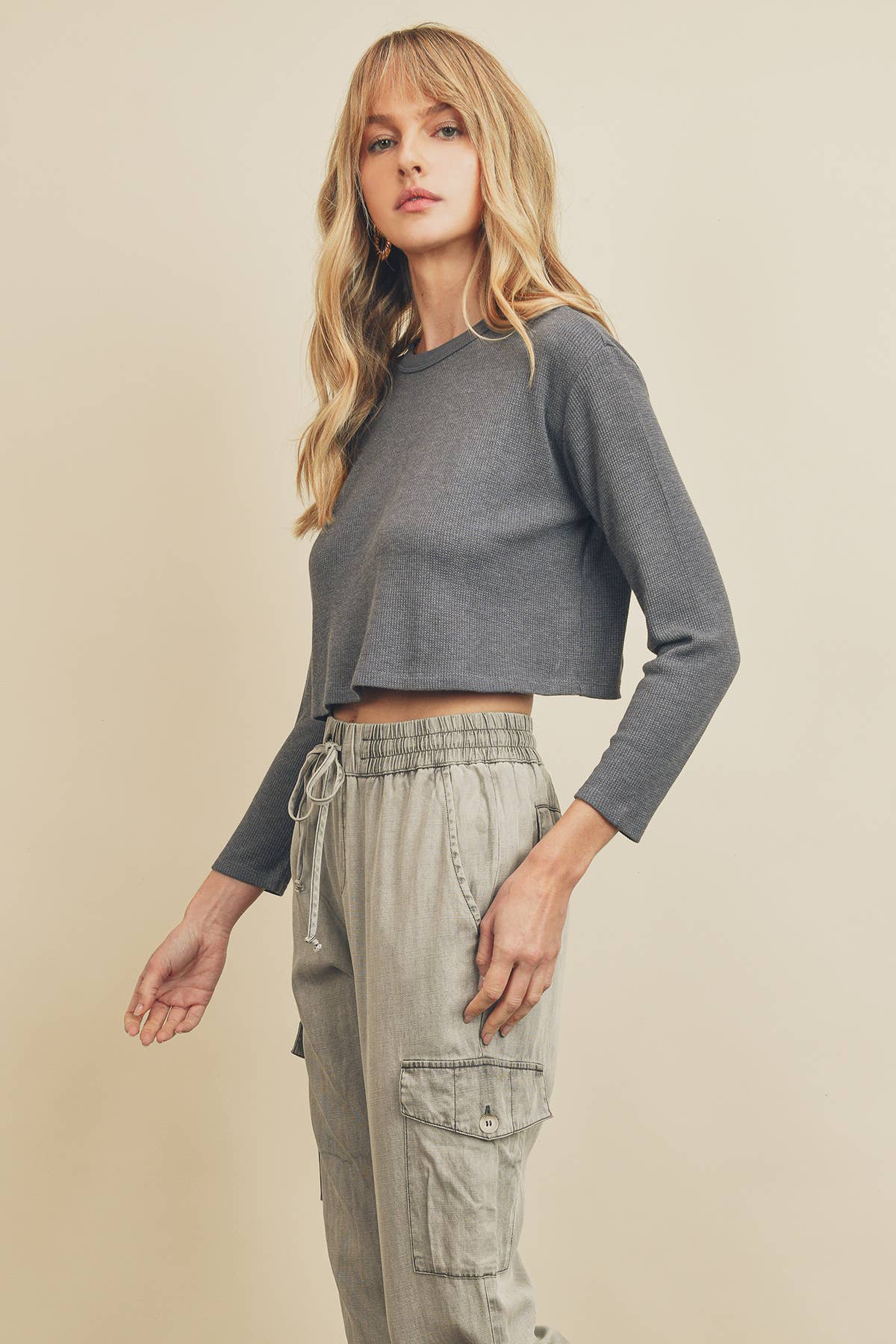 Dress Forum - Vendita all'ingrosso Top in maglia - Donna - T-shirt waffle a maniche lunghe ritagliata FT62329