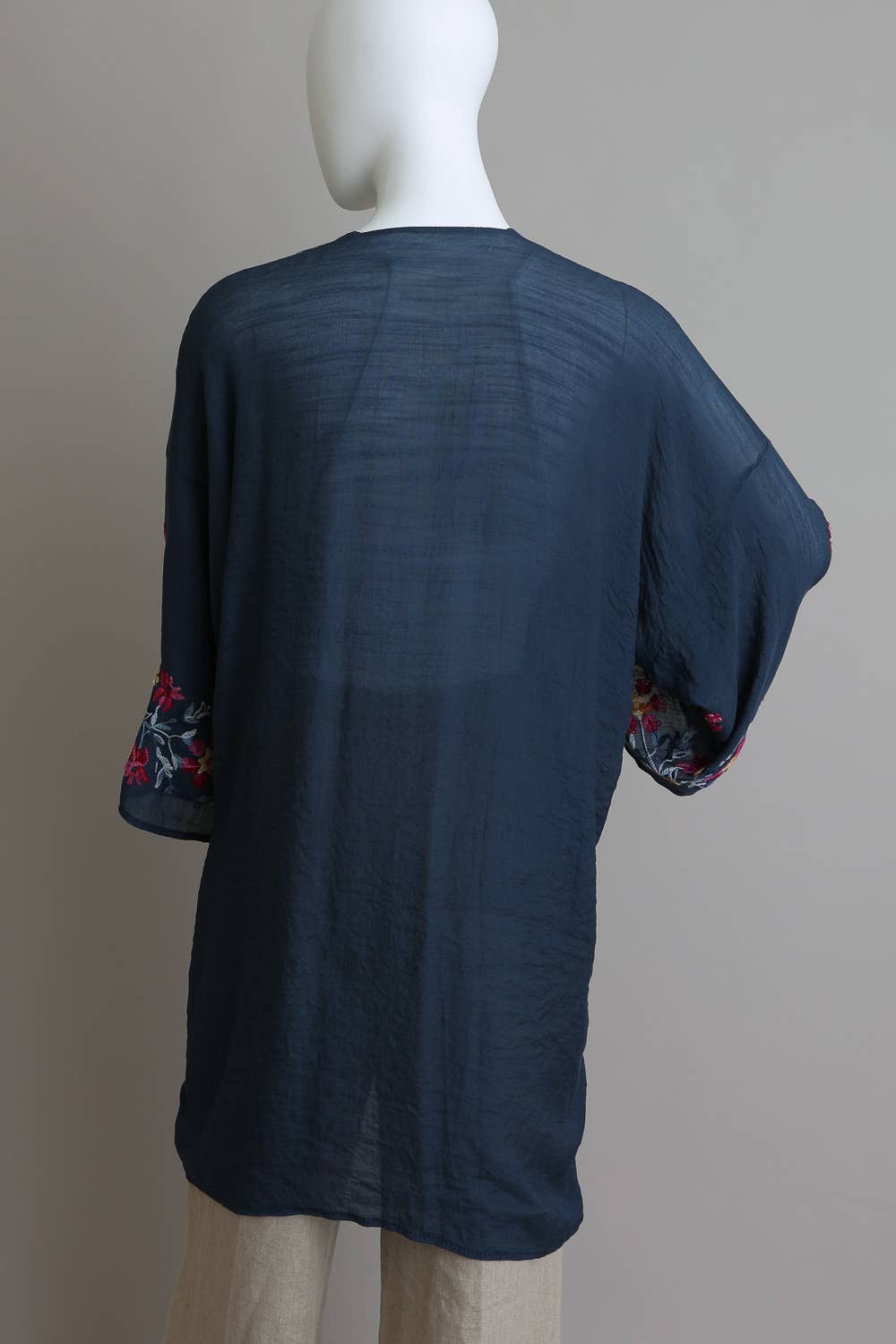 Leto Accessories – Kimono - Mulher por atacado – Quimono Anémona Bordado Feminino - Casual Chic Comfort5