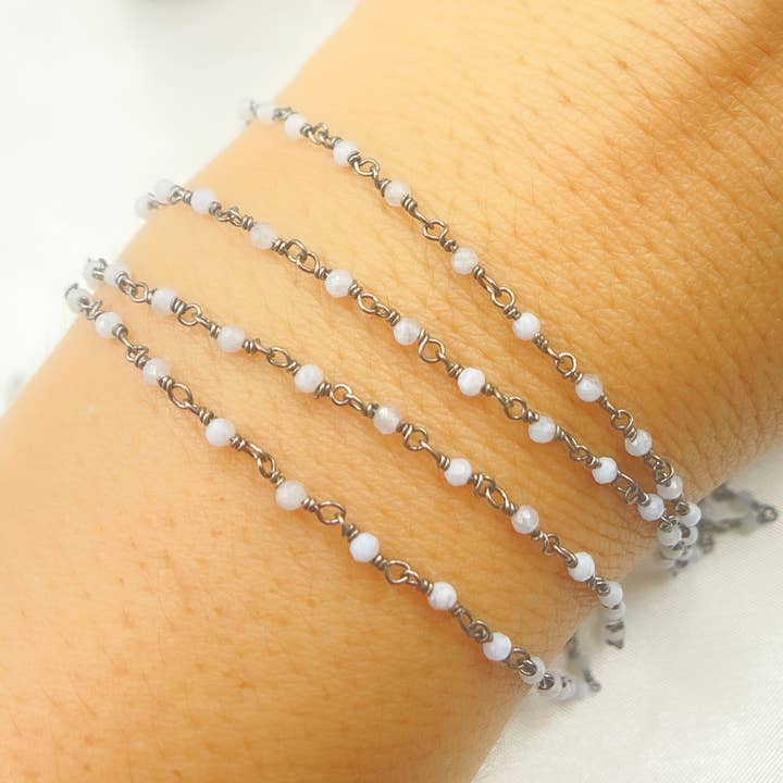 Oxidierte Drahtkette mit blauem Opal. BLO3 für den Großhandel von Tresor Jewelry Inc.