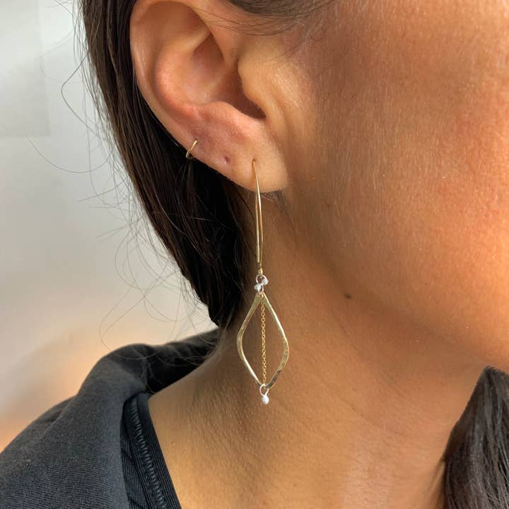 YedOmi Jewelry - Wholesale Dangle Earrings - Hooked Leaf Tassel Earrings1