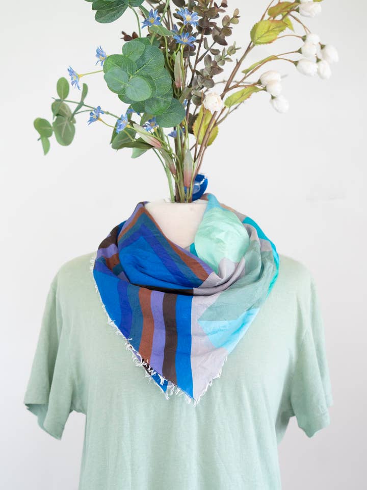 Hiver sur la Côte - Diamants - Bandana en Soie Pure pour la vente par Made Wherever I Am