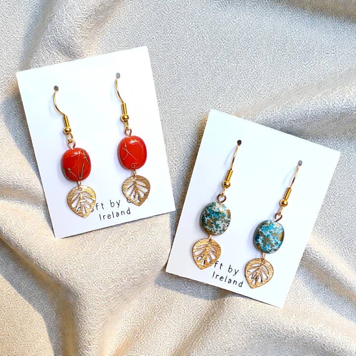 Forgyldte bladformede øreringe for engroshandel hos Craft by Cleo