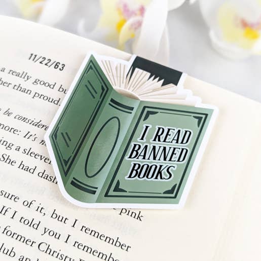 Magnetic Bookmark - I Read Banned Books (green) for wholesale by Aphrodite Bookclub