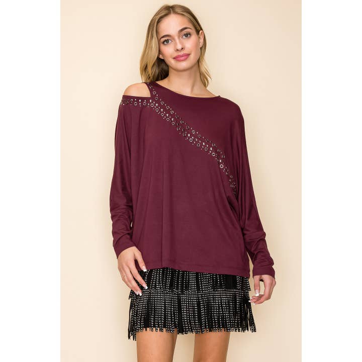 HAUT KIMONO ASYMÉTRIQUE À ÉPAULES OUVERTES AVEC ŒILLETS pour la vente par VOCAL