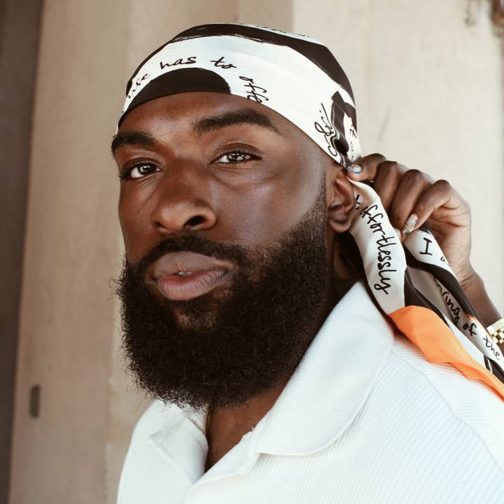 Écharpe Curcuma Law of Attraction pour la vente par Creed & Cloth