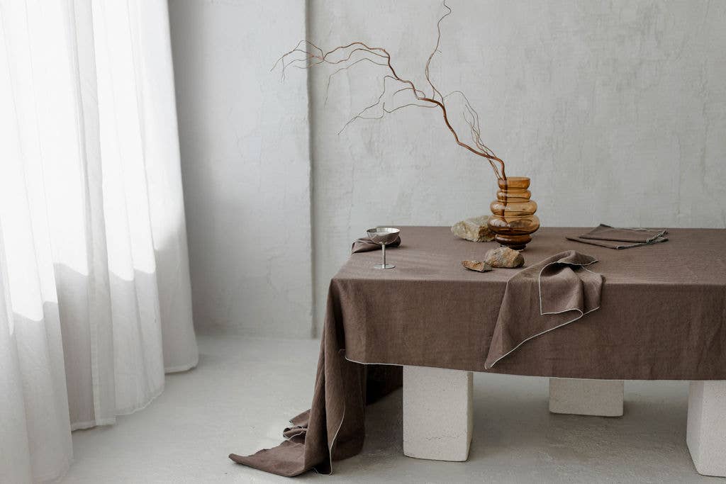 dodesign - Wholesale Tablecloth - Linen Tablecloth with contrast detail Stone Cacao -330x145cm3