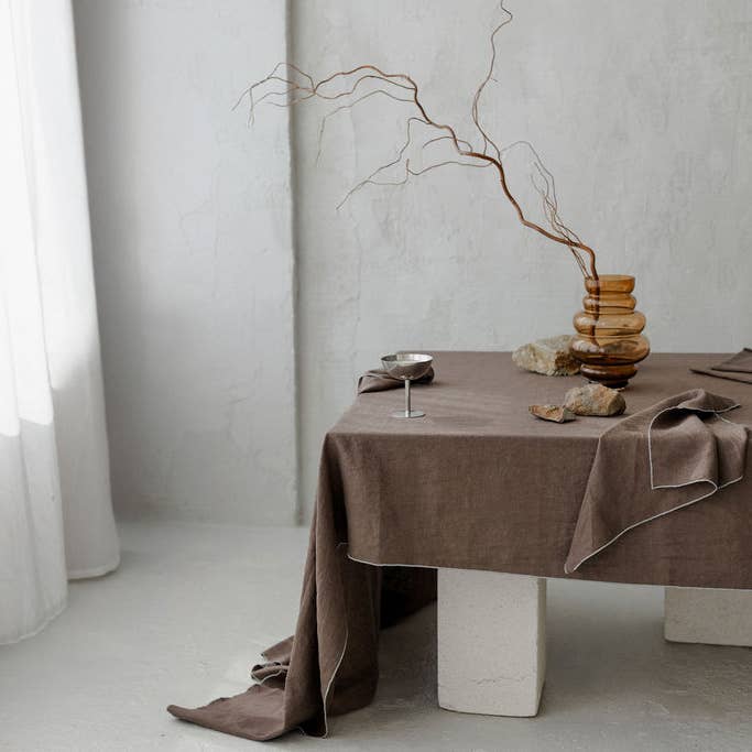 dodesign - Wholesale Tablecloth - Linen Tablecloth with contrast detail Stone Cacao -330x145cm3