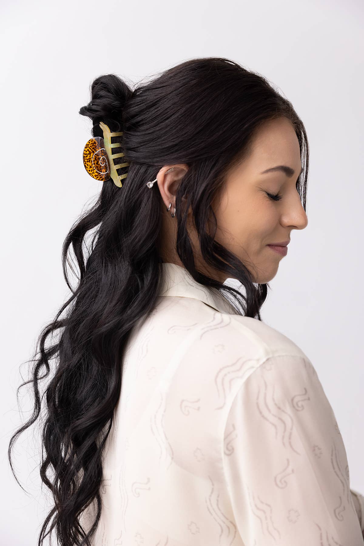 WINONA IRENE - Venta al por mayor Horquilla para el pelo - Mujer - Pinza de pelo pequeña con forma de caracol de jardín en acetato amarillo y ámbar9