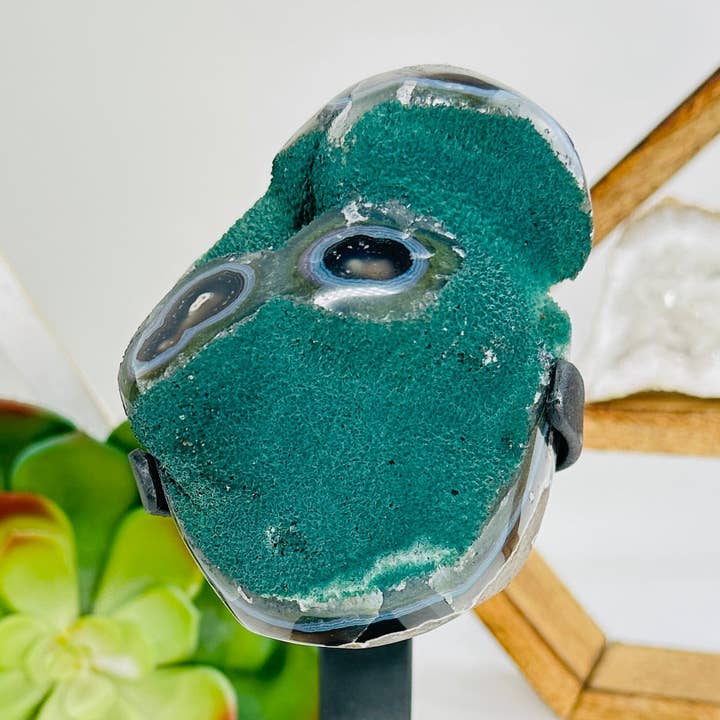 Décoration en cristal sur support en améthyste pour la vente par Rock Paradise