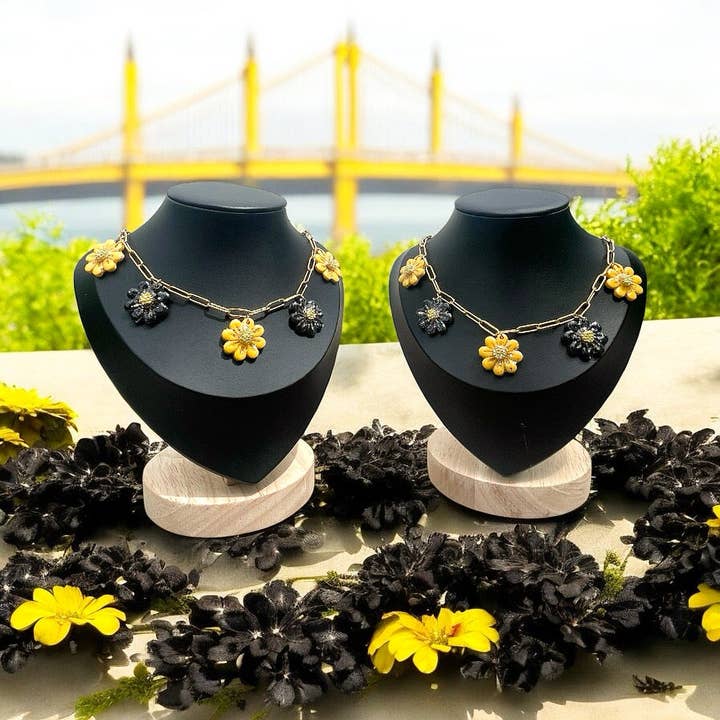 Yinzburg Marguerites Enchantées pour la vente par Preciosa Jewelry Co.