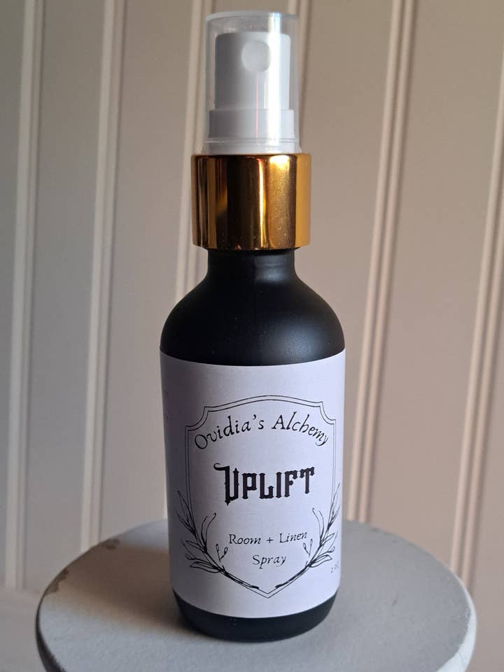 Uplift Room Spray för wholesale av Ovidia's Alchemy