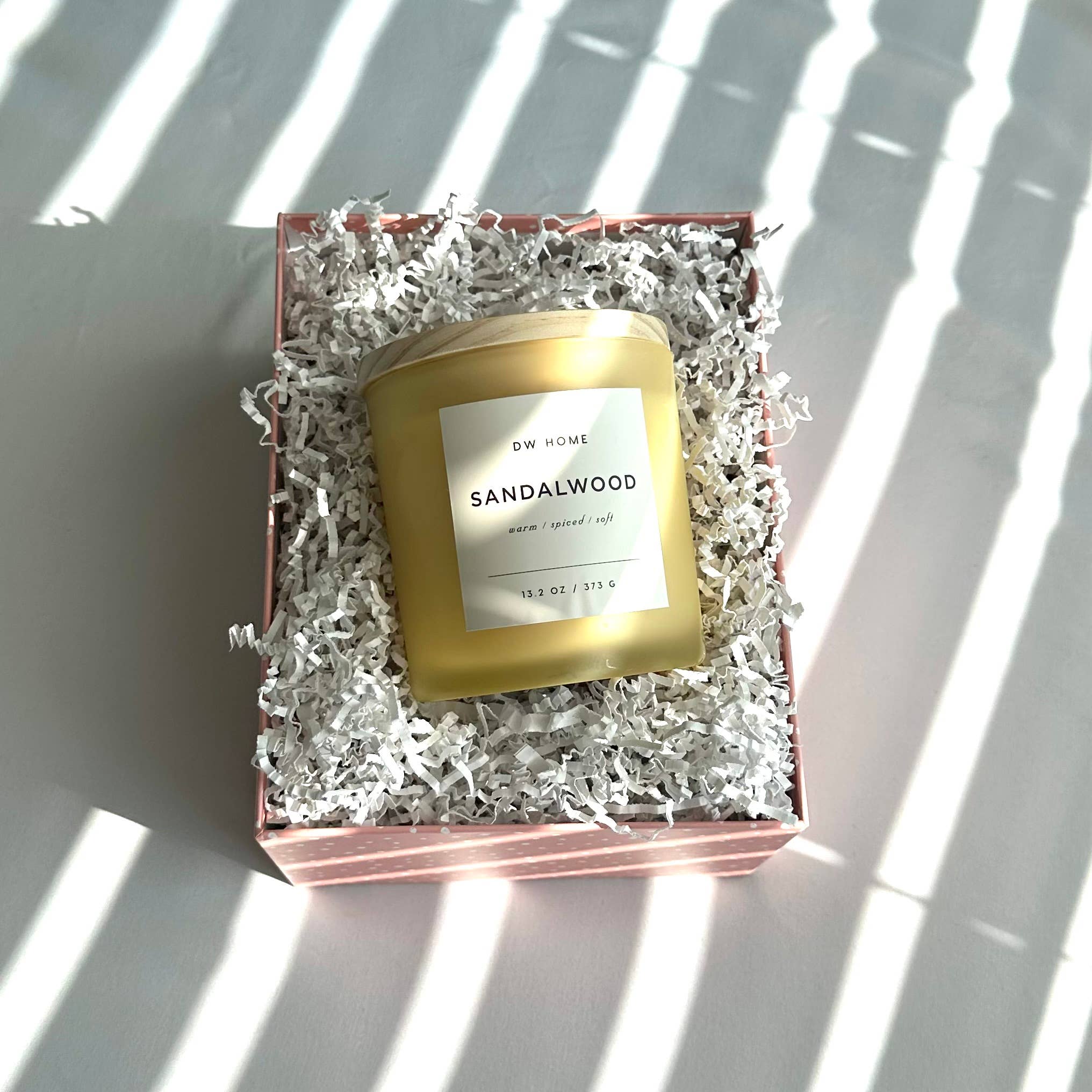 iconic mi - Wholesale Gift Bag - White Crinkle Cut Shred 1lb Box  2