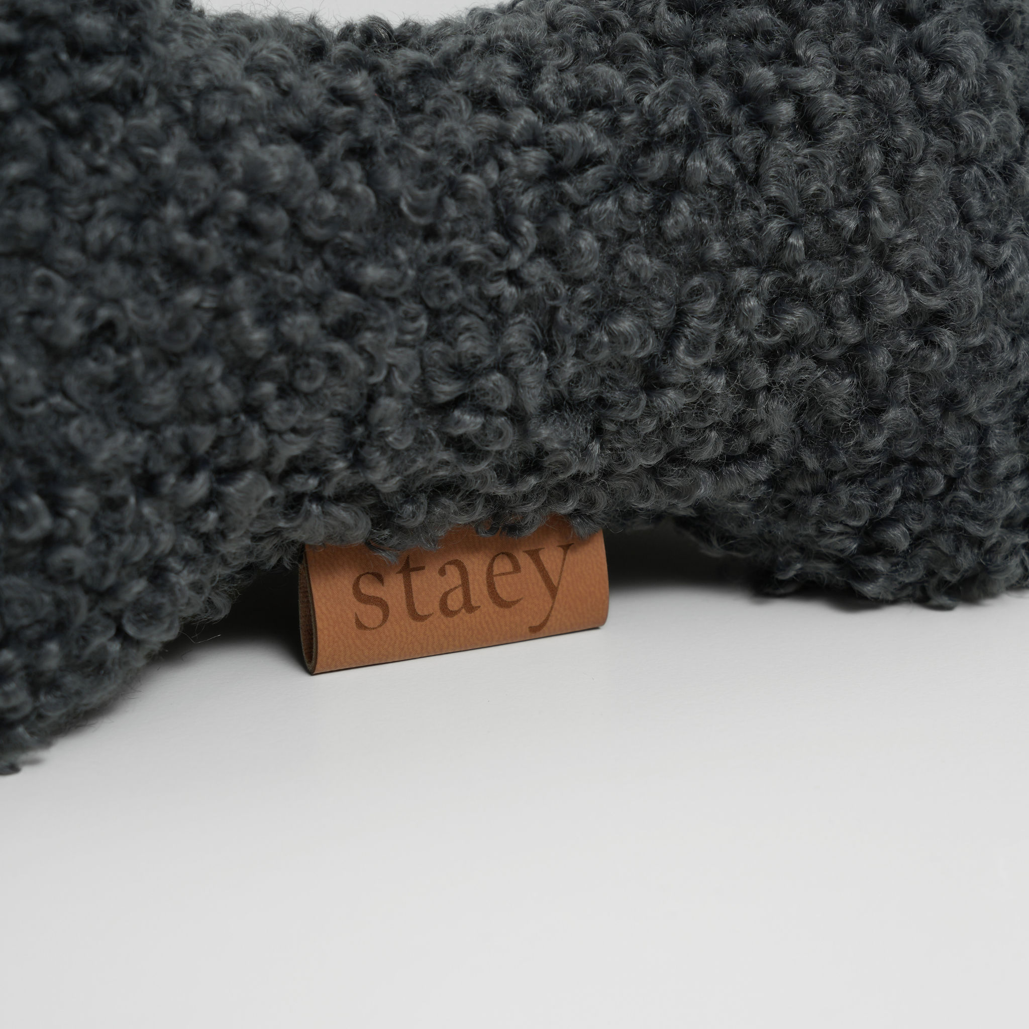 Staey – Engroshandel Tøjdyr - Hund – Bone Toy | Storm Curly2