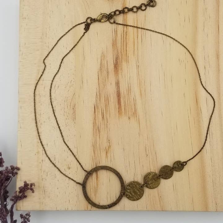 Collier Disque Gradué pour la vente par Dekko Trading