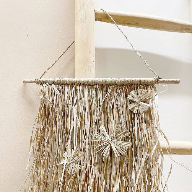 ByBazz – Engroshandel Pyntekvast – Væghængt dekoration af græs med blomster1