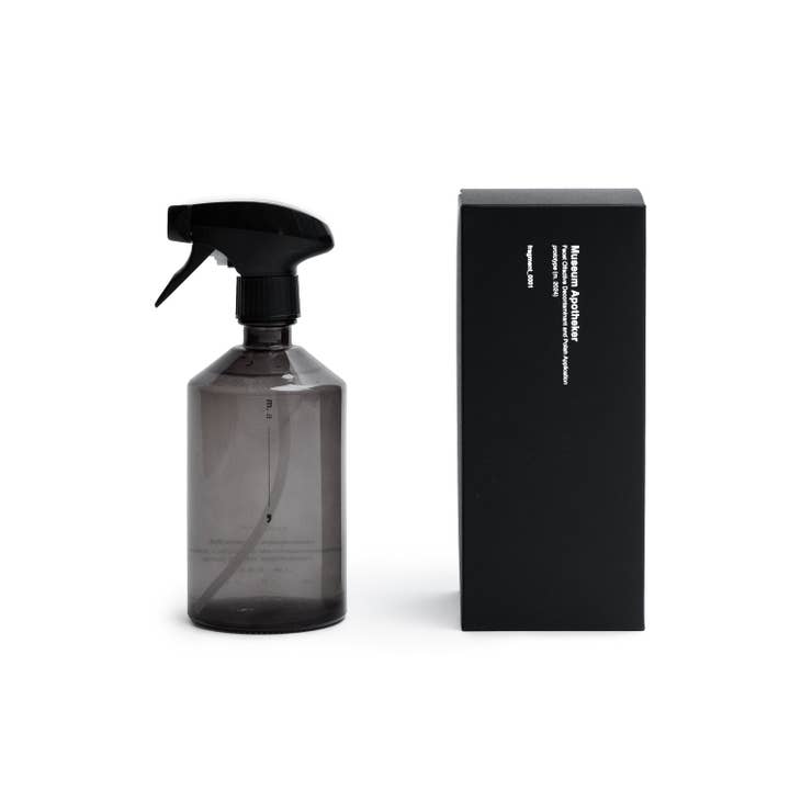 Museum Apotheker - Wholesale Multi-Surface Cleaner - Fragment_0001 Facet Olfactive Decontaminant and Polish Application2