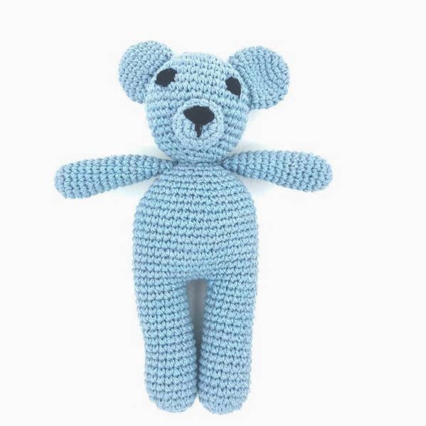 Spielzeughund Bella kuscheln - babyblau - gehäkelte Bio-Baumwolle für den Großhandel von Luna-Leena - handmade in Nepal