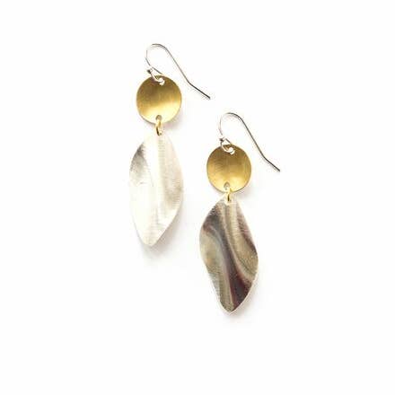 Mixed Metal Twist Earrings and other Purchase Wholesale bomboniere vendita on line. Free Returns & Net 60 Terms on Faire trending on Faire.