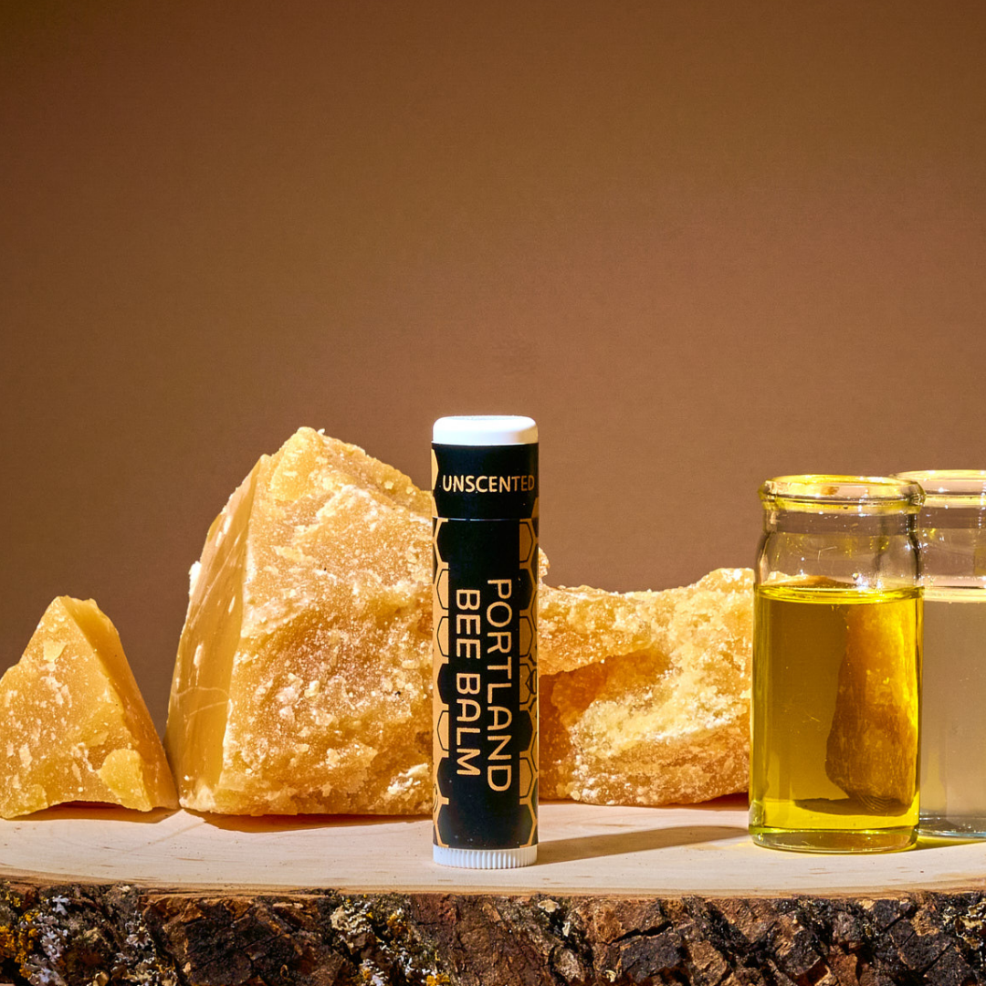 Portland Bee Balm - Vente Baumes à lèvres - Présentoir en bois pour baume à lèvres à la cire d'abeille – assortiment de 144 unités7