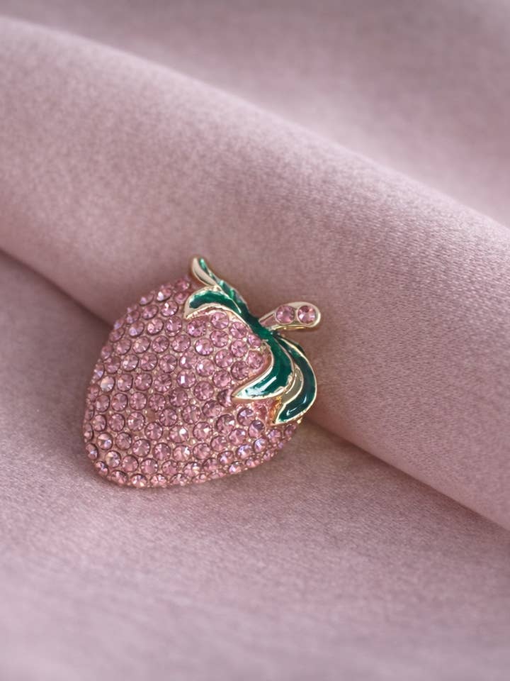 Button jewel / strawberry pin for wholesale by Froufrouz