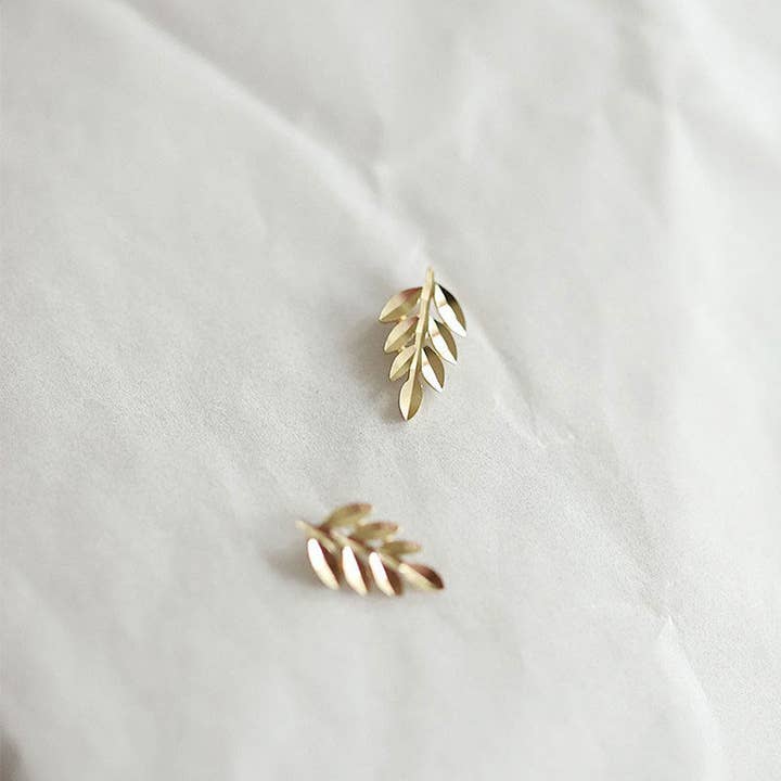 Perimade & Co. LLC - Wholesale Stud/Post Earrings - Dainty Gold Small Leaf Stud Earrings in 925 Sterling Silver