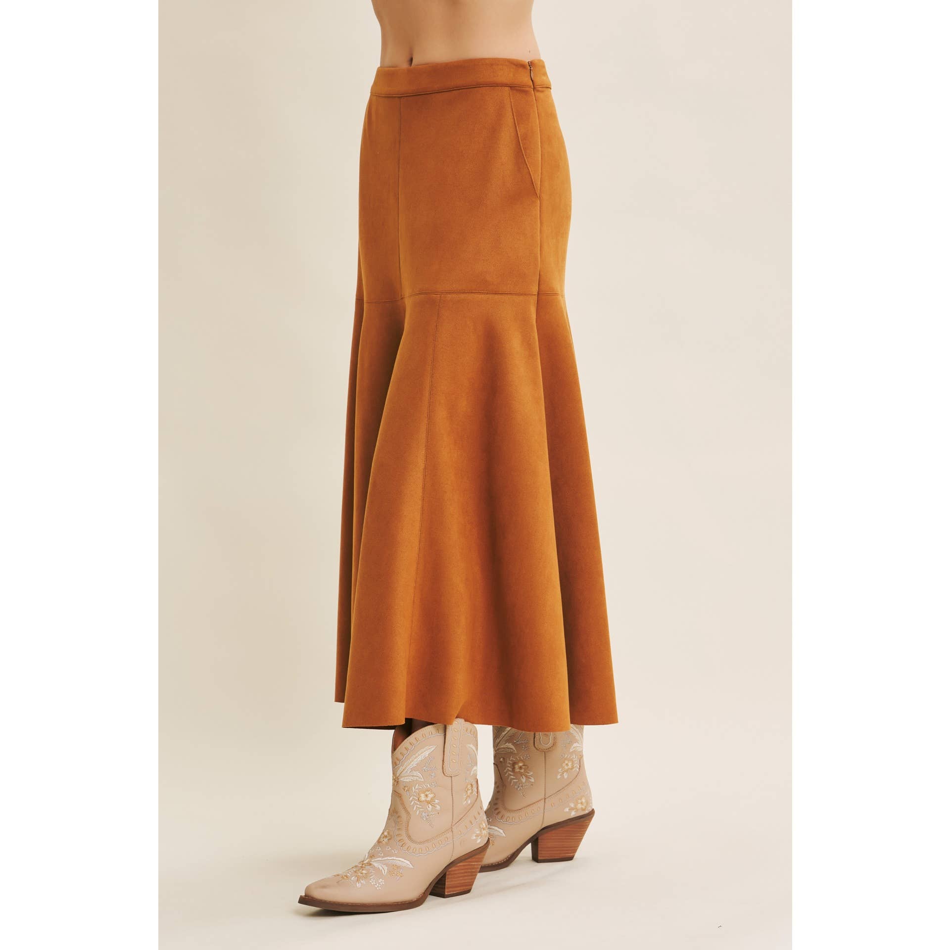 in february – wholesale Kjol - Dam – VEGANSK MOCKA PANELERAD A-LINJE MIDI-KJOL11