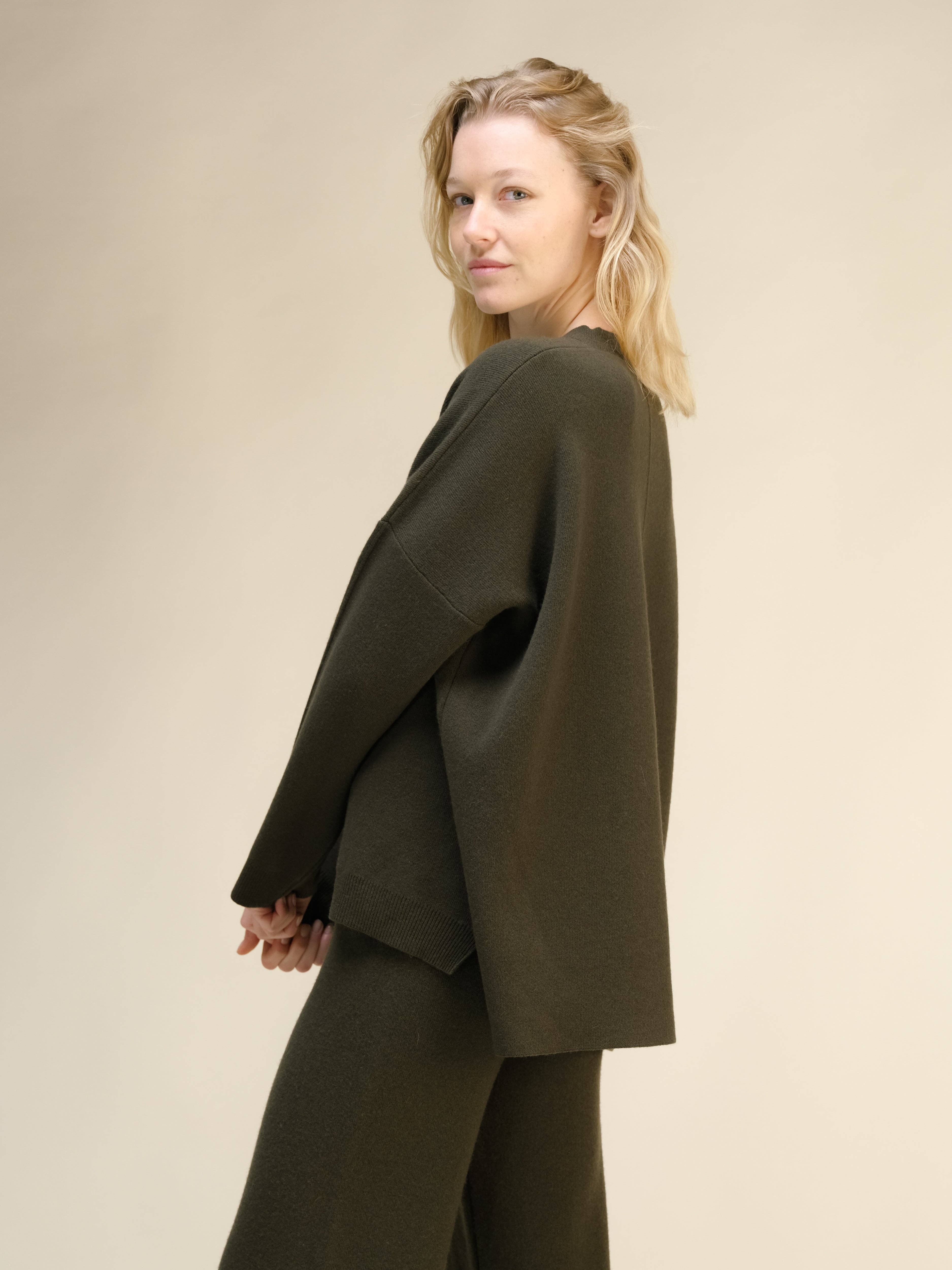 Lèmme - Venta al por mayor Jersey de punto - Mujer - Maxi de Cuello en V Sólido con Mezcla de Cachemira y Aberturas Laterales15