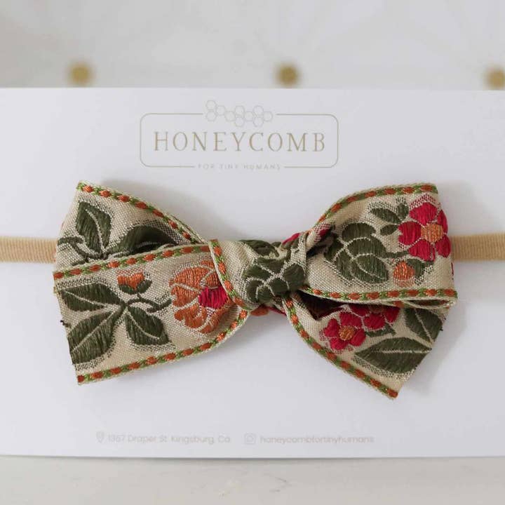 Noeud Classique Brodé pour la vente par Honeycomb Goods